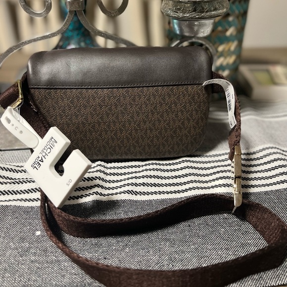 ‼️SOLD‼️‼️‼️NEW‼️Signature Fanny Pack by MICHAEL KORS - Picture 5 of 5